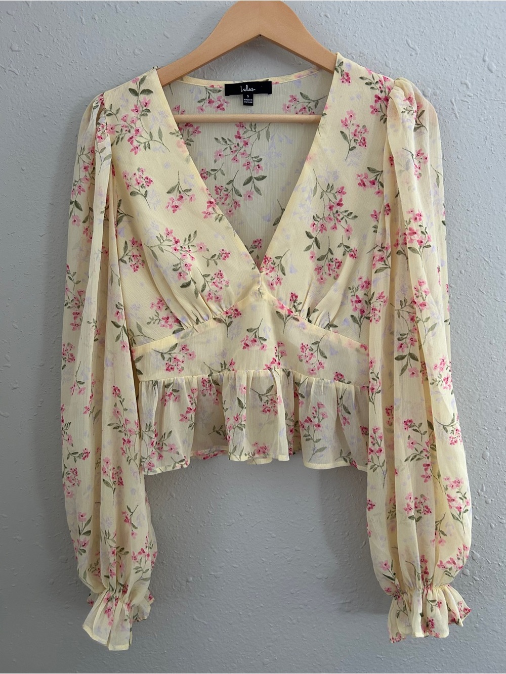 Lulu's Pale Yellow Floral V-Neck Ruffle Peplum Blouse Cropped Pastel Spring